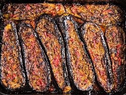Имамбаялдъ – турска рецепта за печен патладжан с домати, чесън и магданоз - снимка на рецептата